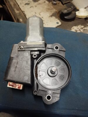 Sunroof Motor of XUV 500 w11 2022