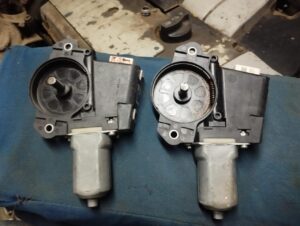 Sunroof Motor of XUV 500 w11 2022 - Image 2